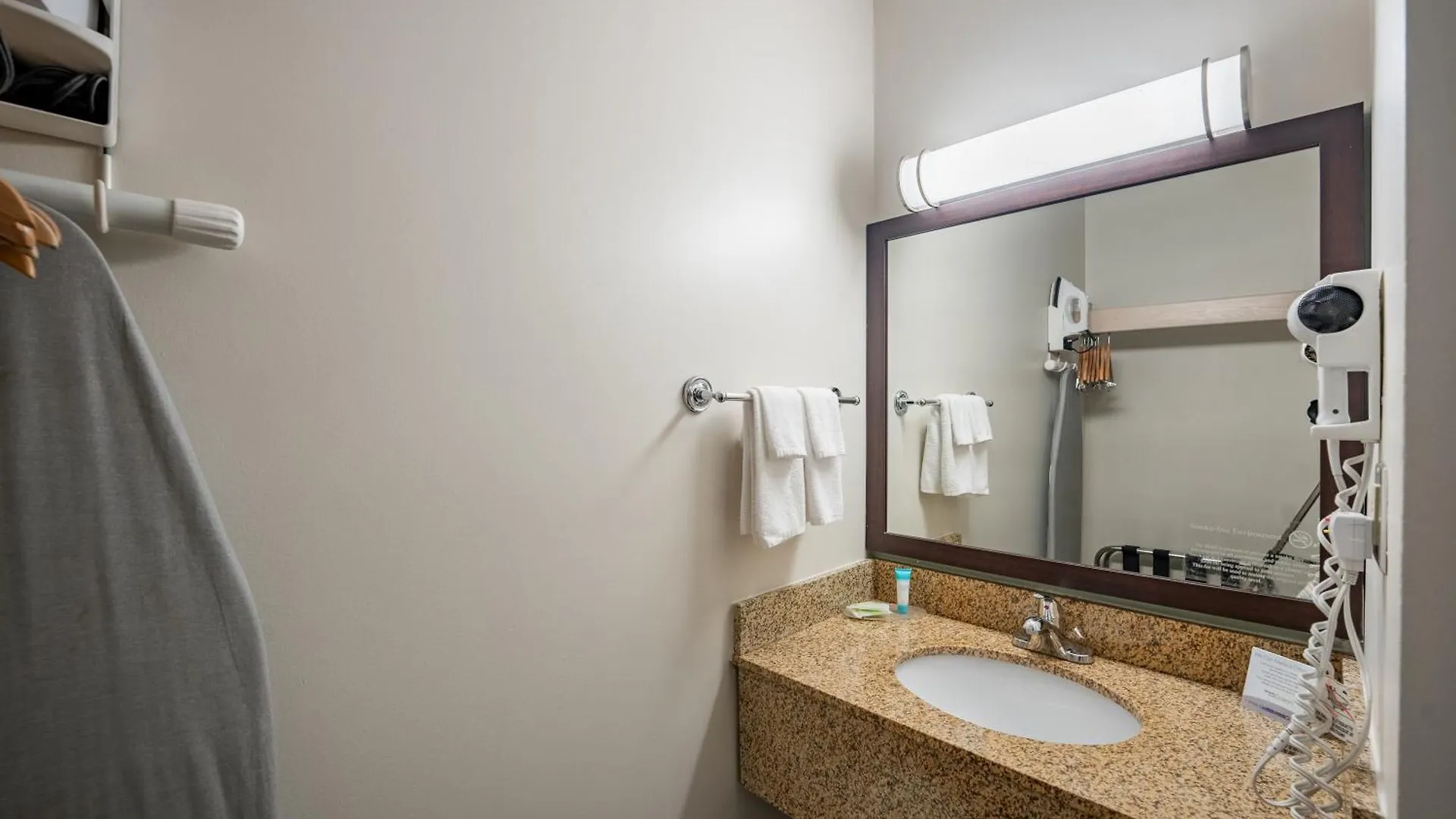 *** Inn Hfx Airport Hotel Enfield Canada